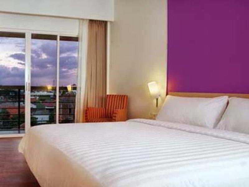 Quest Hotel Simpang Lima - Semarang By Aston Habitación foto
