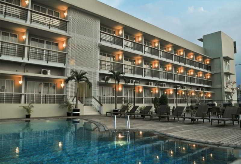 Quest Hotel Simpang Lima - Semarang By Aston Exterior foto