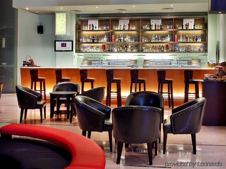 Quest Hotel Simpang Lima - Semarang By Aston Restaurante foto
