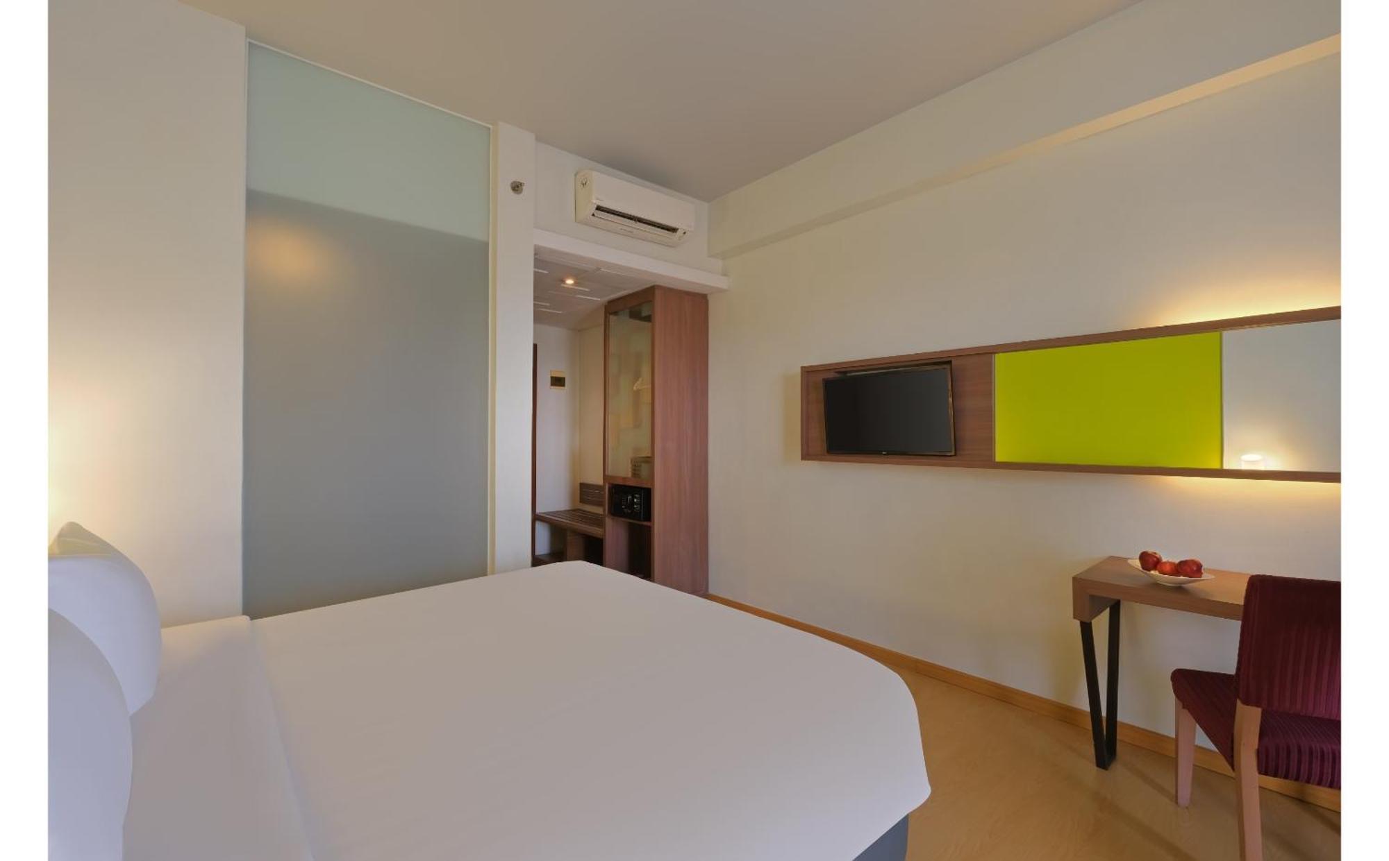 Quest Hotel Simpang Lima - Semarang By Aston Exterior foto