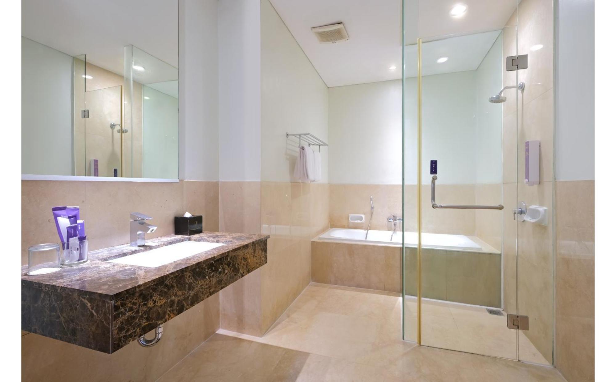 Quest Hotel Simpang Lima - Semarang By Aston Habitación foto